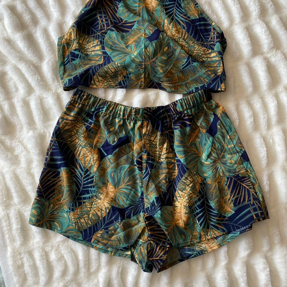 Tropical Leaf Print Two-Piece Set - Picture 6 of 10